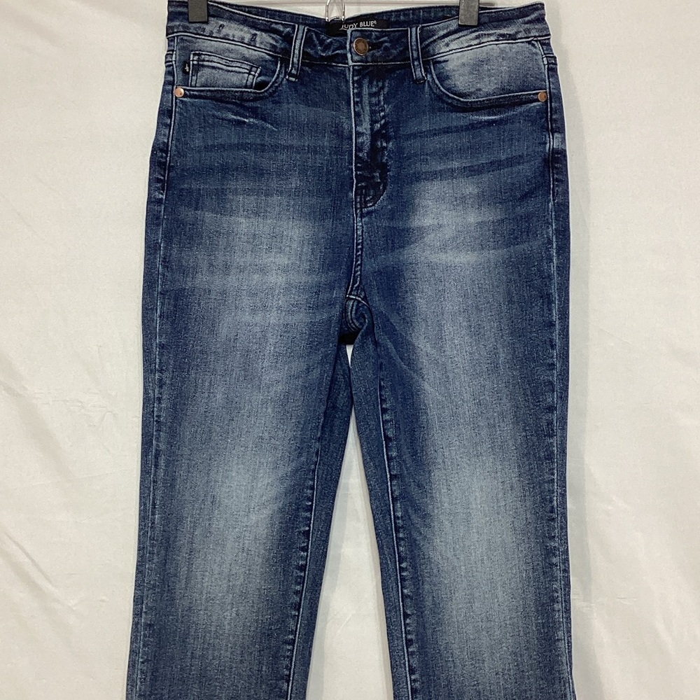 Judy Blue Relaxed fit 9/29 Ankle Jeans frayed hems - Picture 4 of 12